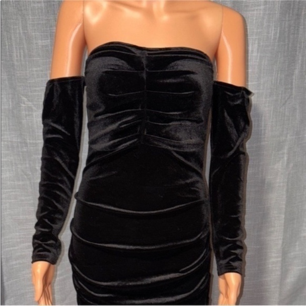 Chic Black Velvet Strapless Dress